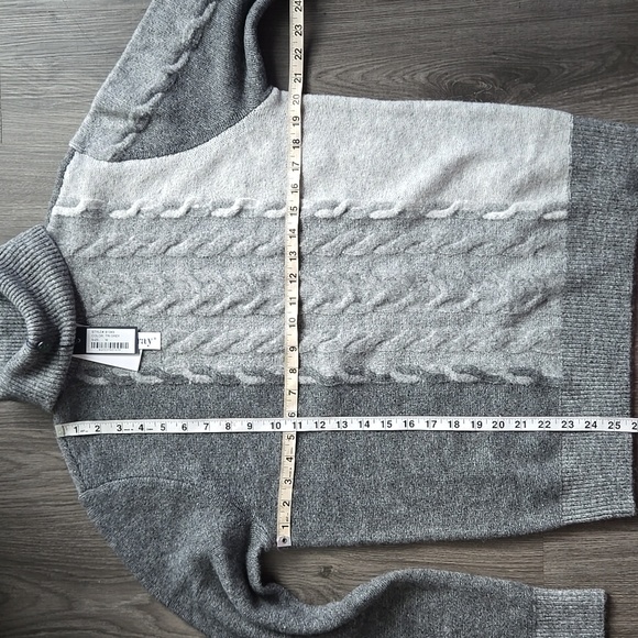 NWT Paisley & Gray TRICOLOR CABLE TURTLENECK Size M- TRI GREY - Picture 7 of 9